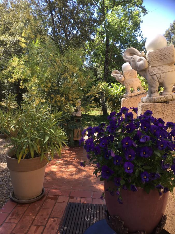 Longo Mai Bed & Breakfast Sillans-la Cascade Exterior foto